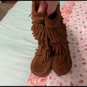 Minnetonka fringe boots Toddler 9